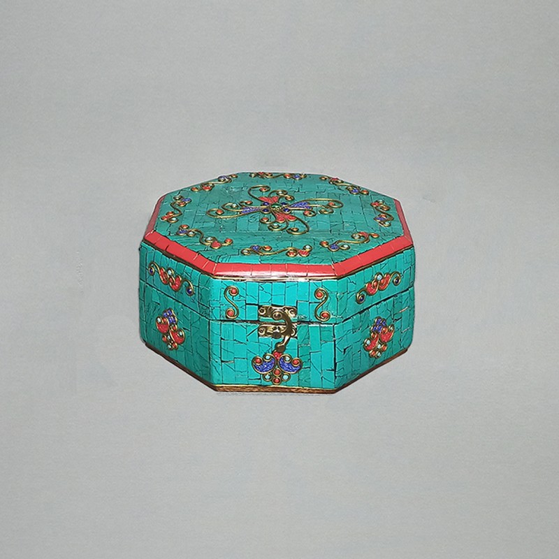 Stone inlaid octagonal jewellery box,ront